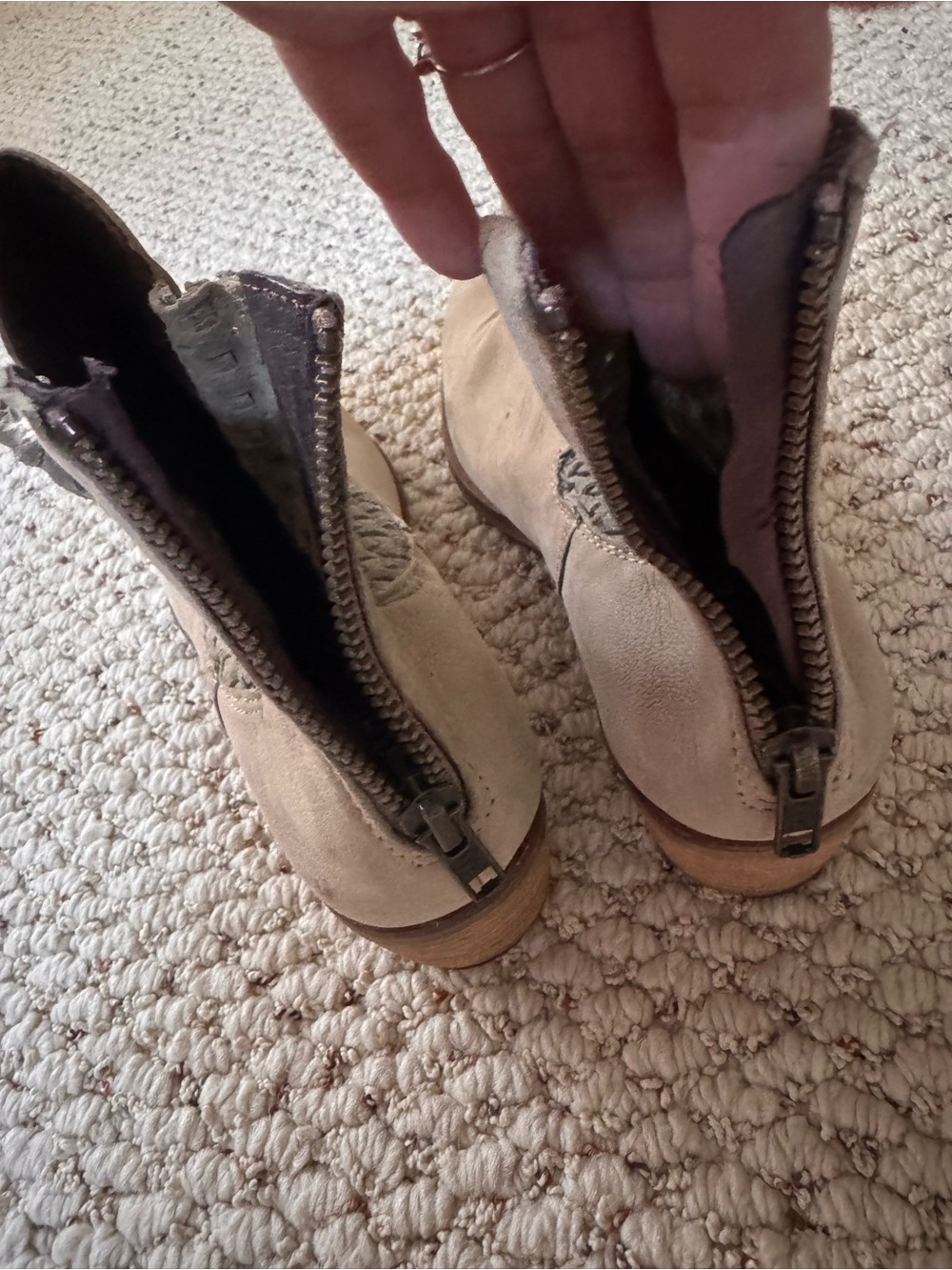 Sbicca Women's Suede Ankle Boots in Cream - Picture 4 of 4
